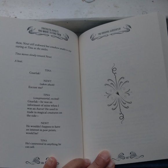 J.K. ROWLING FANTASTIC BEASTS AND WHERE TO FIND THEM ORIGINAL SCREENPLAY BOOK - Picture 11 of 12